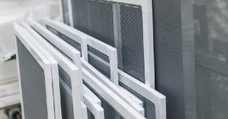 Москитные сетки на пластиковые окна Саянск купить по цене от 929 руб.